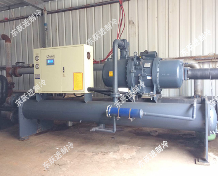 清遠皮革廠120HP水冷螺桿冷水機組2臺